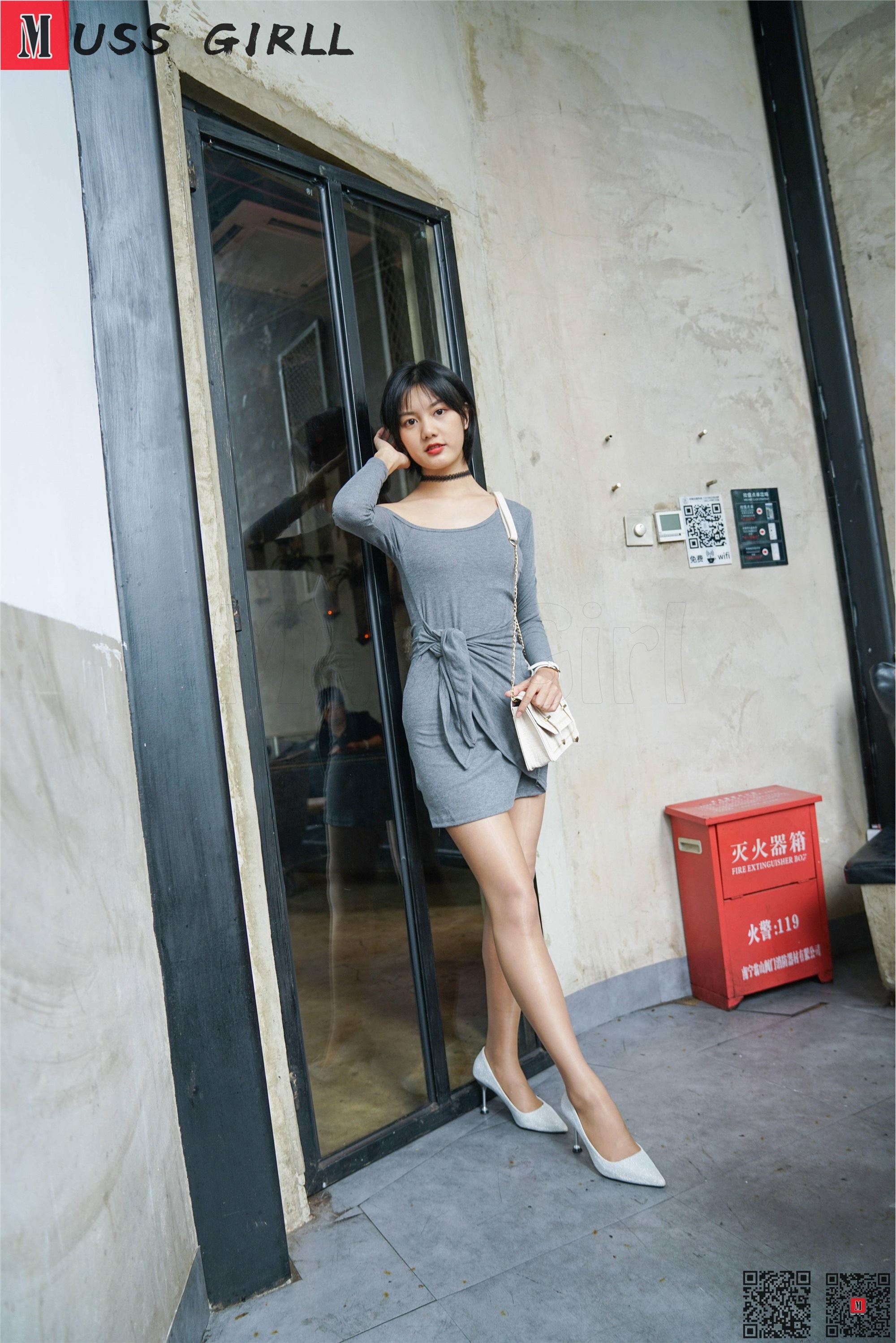 MussGirl慕丝女郎  NO.241-油亮肉丝灰色包臀裙高跟